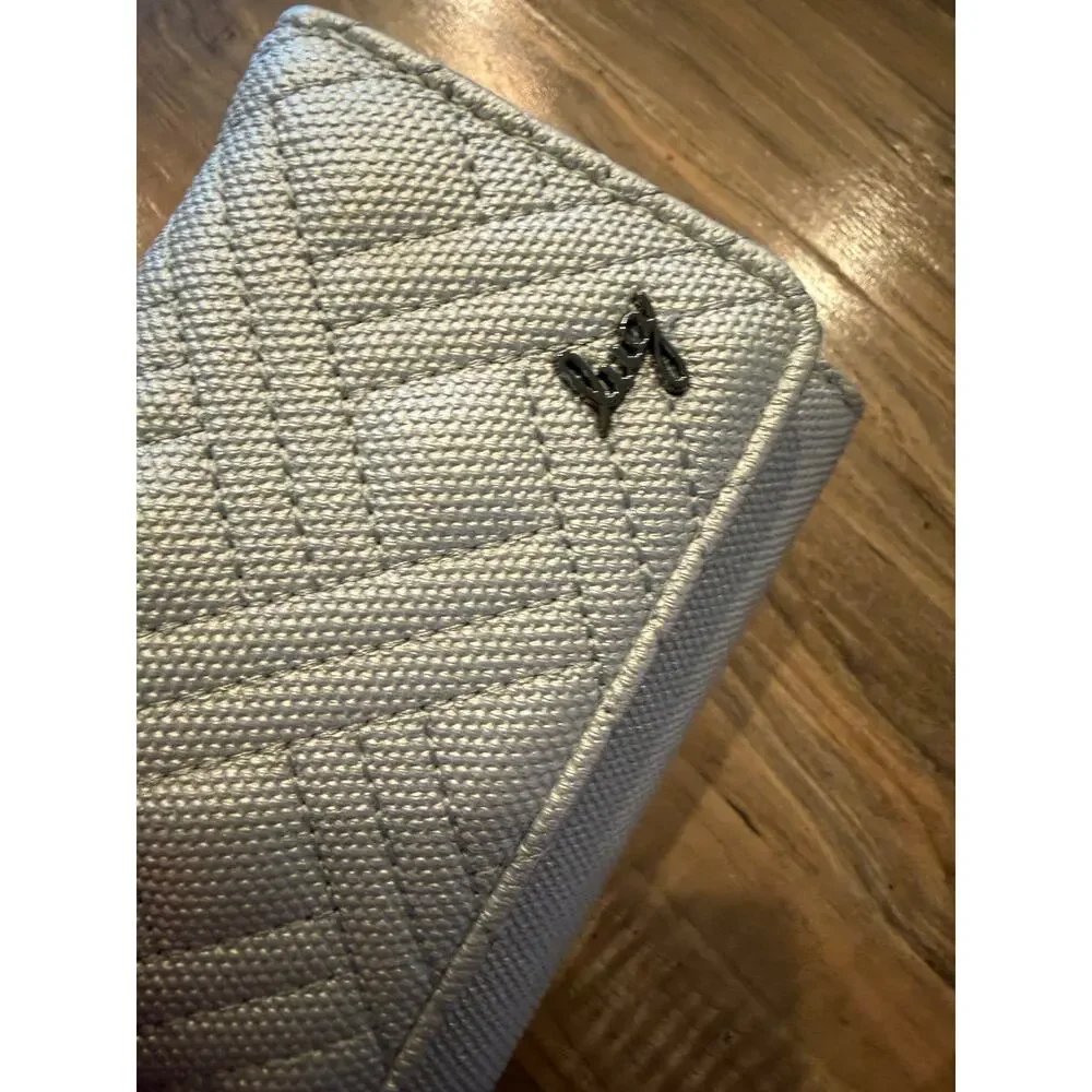 Lug wallet